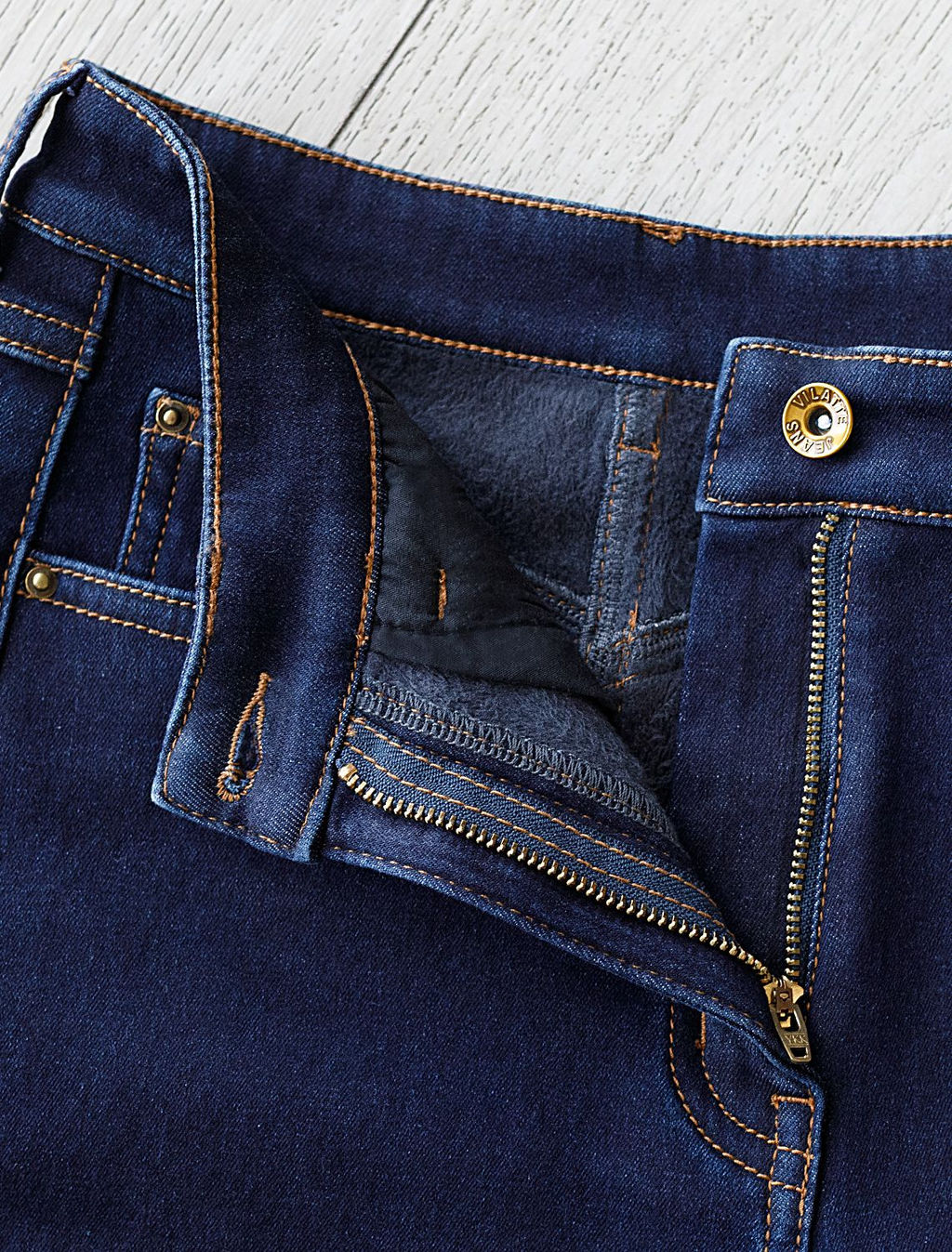 Джинсы-трубы из эластичного денима на флисе