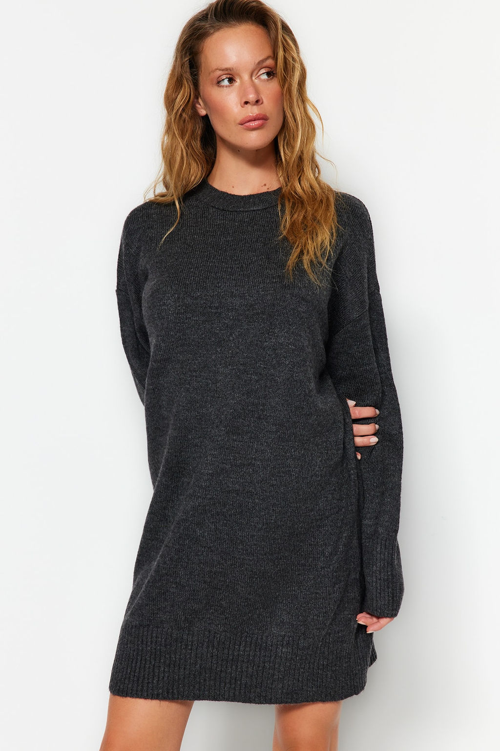 TRENDYOLMILLA Antrasit Mini Triko Super Genis Kal?p Yumusak Dokulu Elbise TWOAW24EL00035  фото 3