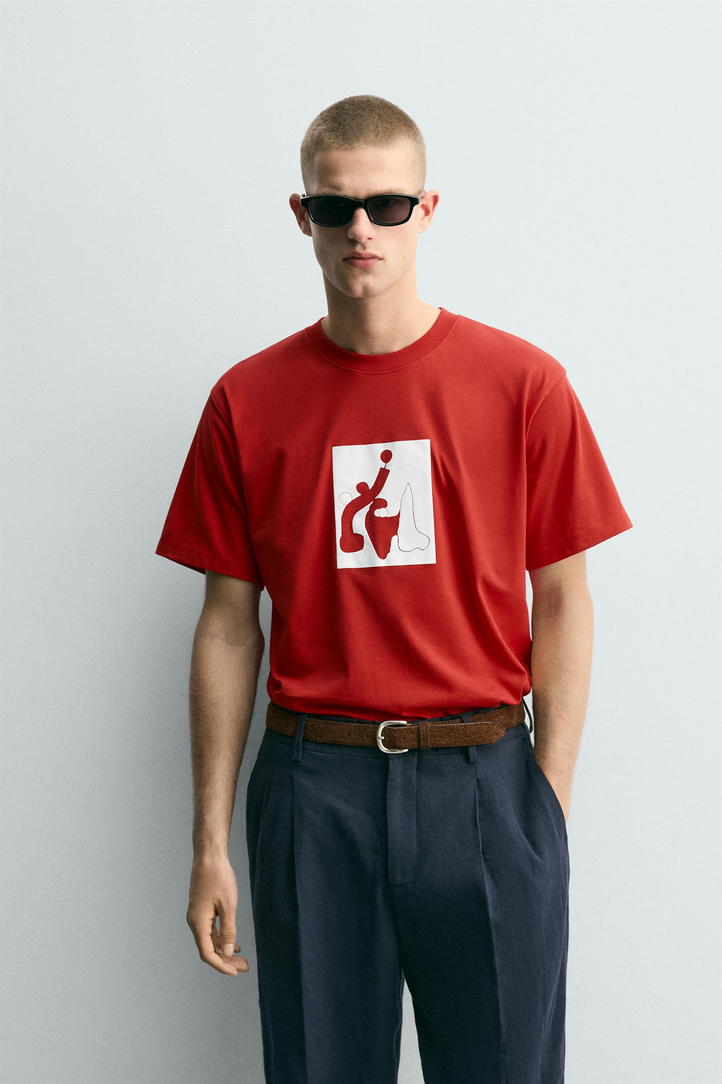 CAMISETA GR?FICO CONTRASTE / Blanco / Rojo