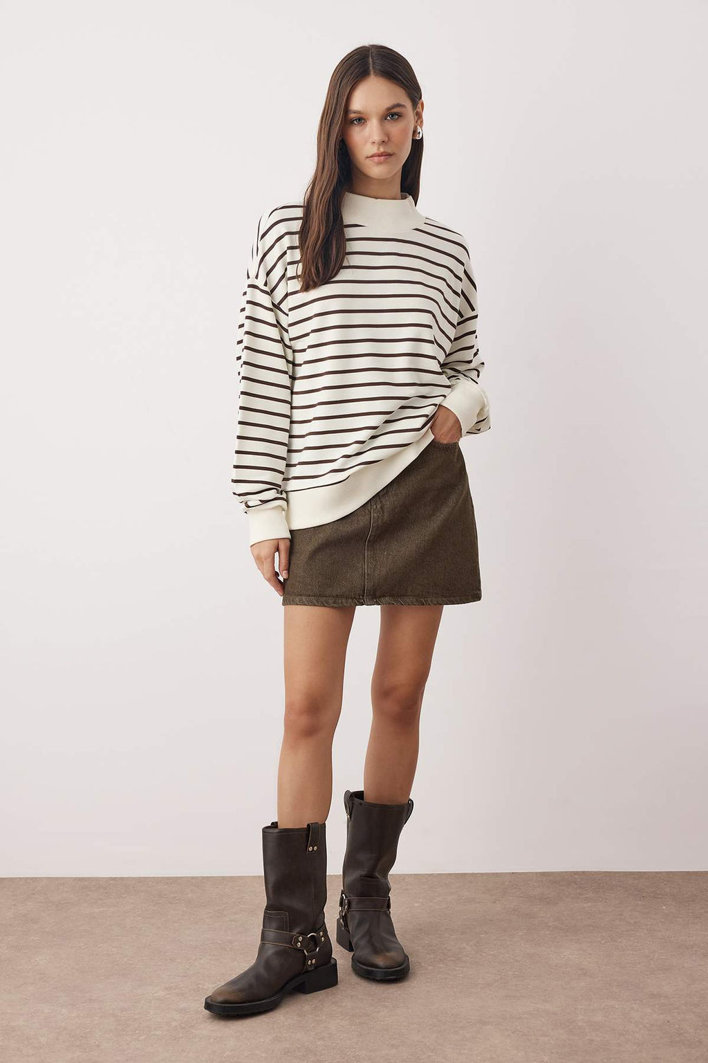 Kahverengi Cizgili Oversize/Genis Kal?p Orme Sweatshirt TWOAW26SW00102