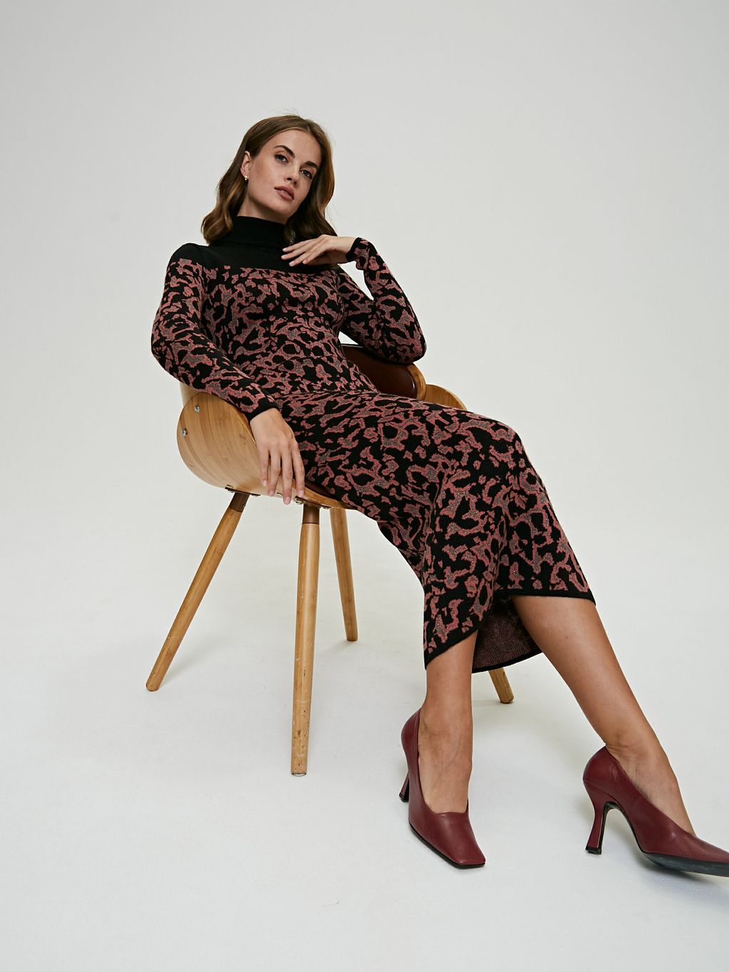 Платье со стилевым жаккардом листья