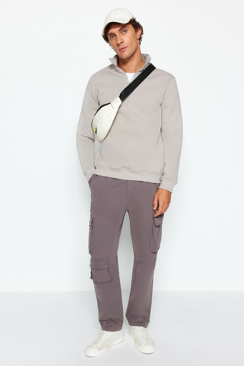 Gri Regular/Normal Kesim Dik Yaka Fermuarl? Pamuklu Basic Ici Polar Sweatshirt TMNAW24SW00041
