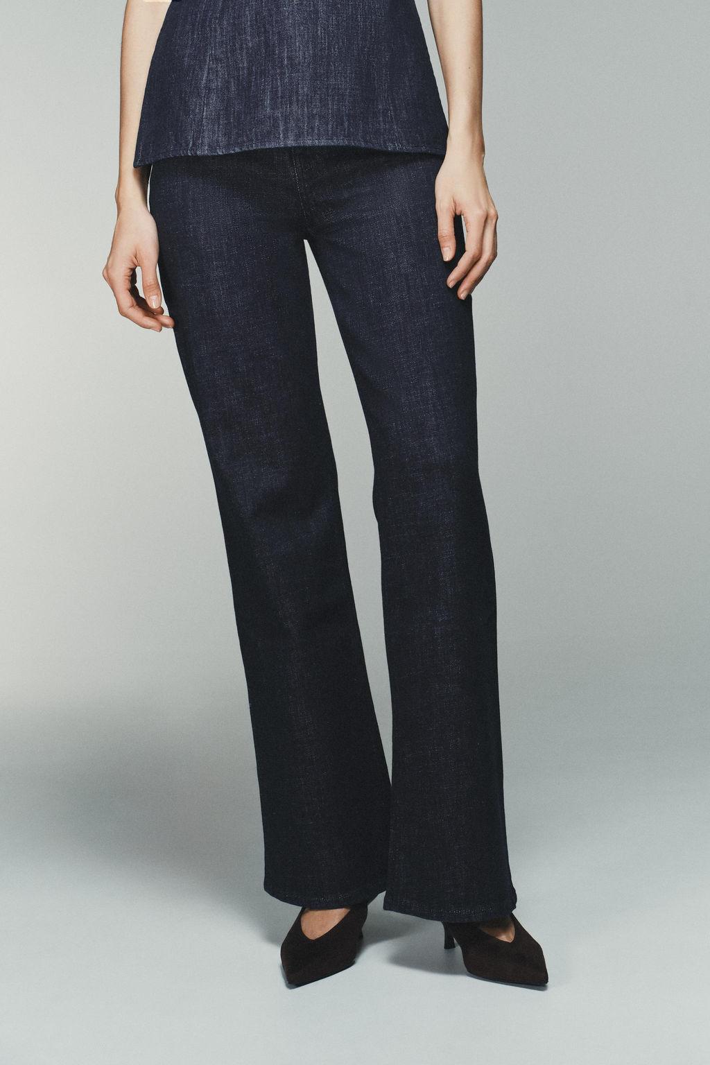 HIGH-WAIST DENIM EFFECT TROUSERS - Zara фото 9