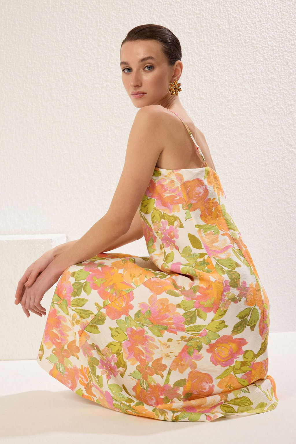 TRENDYOLMILLA Cok Renkli Cicekli Etegi Belden Ac?lan Midi Dokuma Elbise TWOSS25EL00206  фото 3