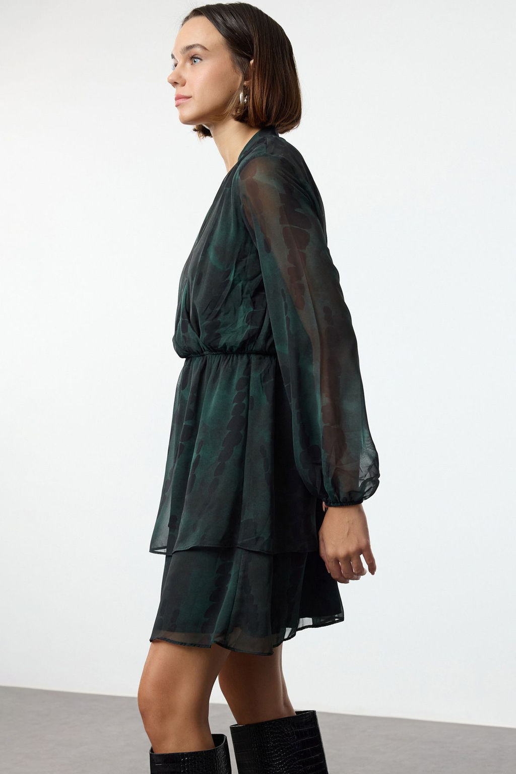 TRENDYOLMILLA Lacivert Desenli Kruvaze Yaka Skater/Belden Ac?lan Mini Astarl? Sifon Dokuma Elbise TWOAW25EL00255 фото 2