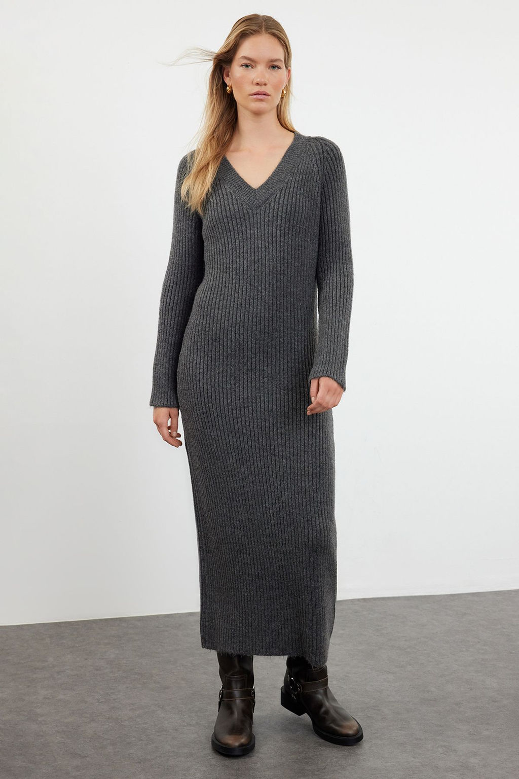 TRENDYOLMILLA Tas Maxi Triko Yunlu Basic Elbise TWOAW25EL00002  фото 16