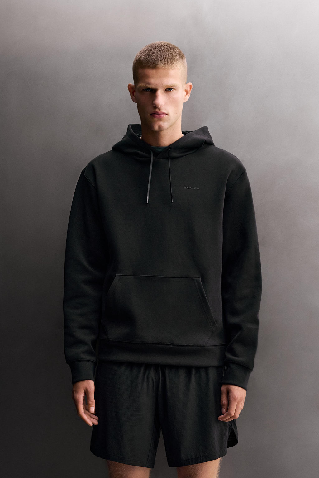 SUDADERA T?CNICA CAPUCHA / Negro - Zara фото 2