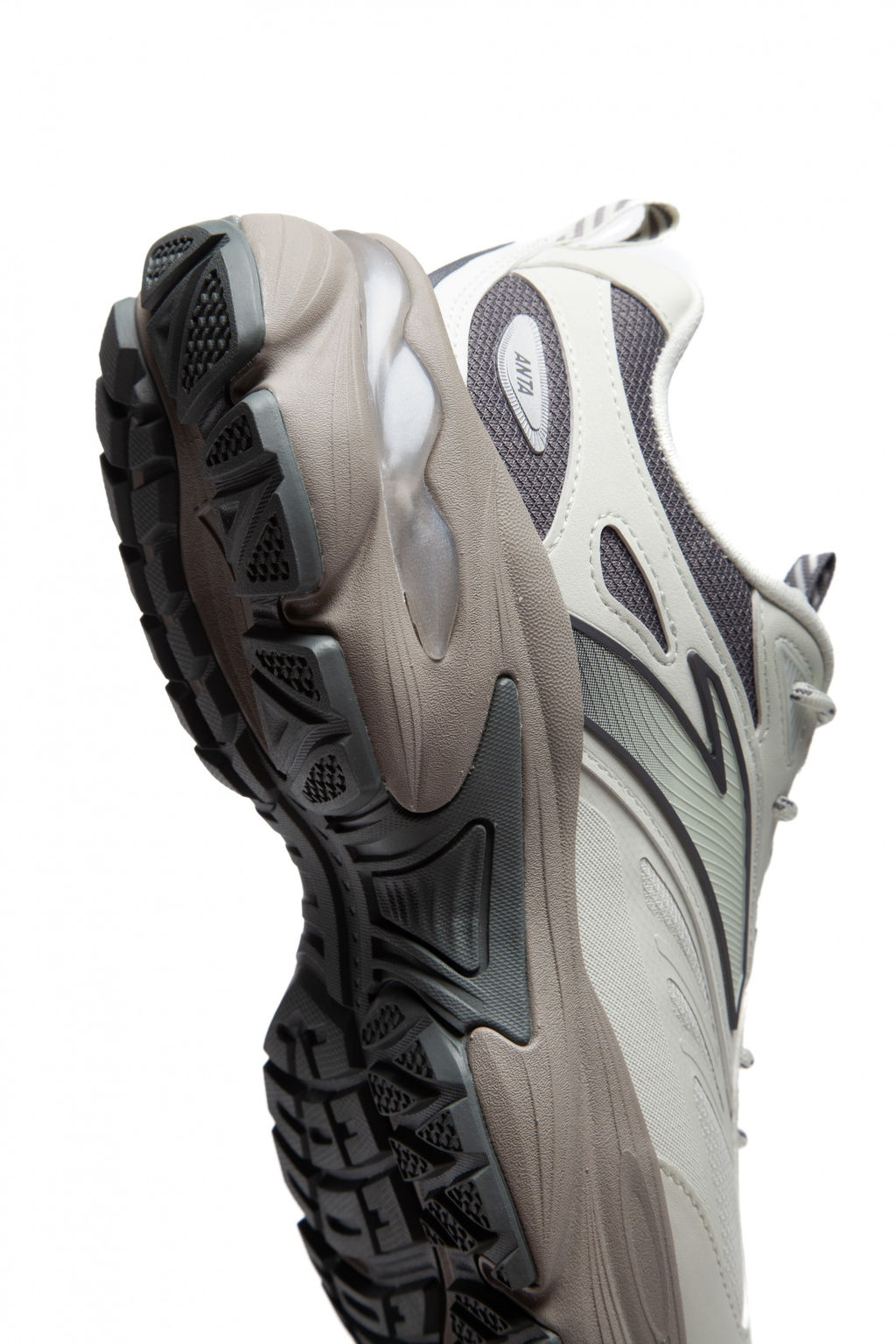 Кроссовки Anta AT802 V2 белый/серый