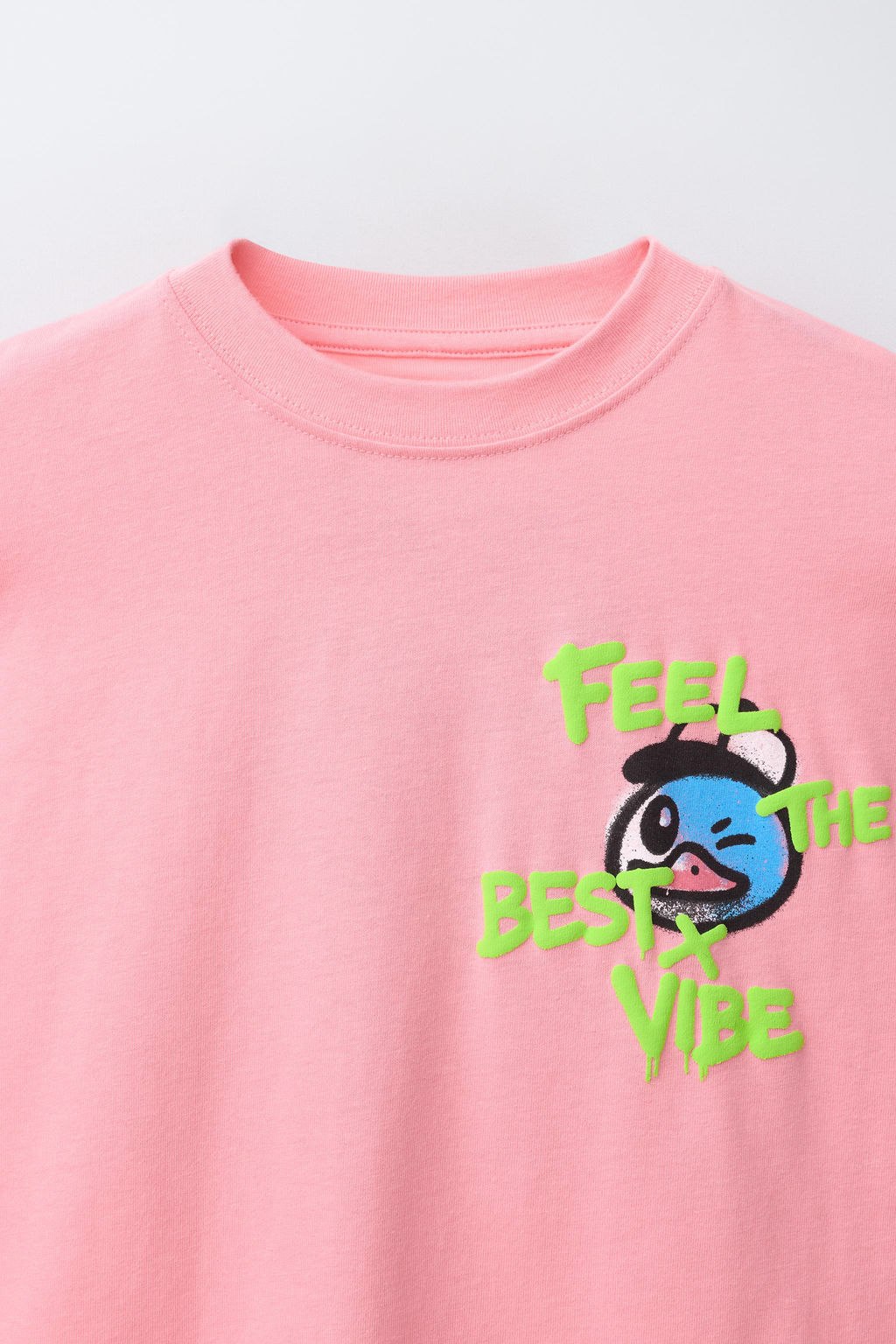 CAMISETA ESTAMPADO GRAFFITI / Rosa