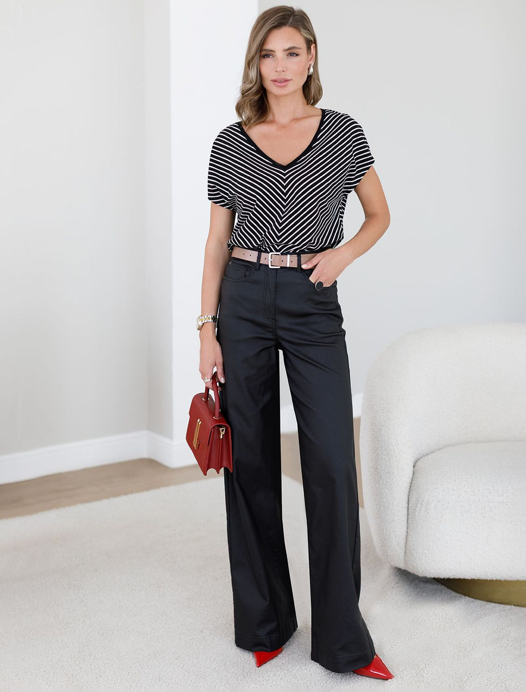 D49.069 Футболка женская черно-белый