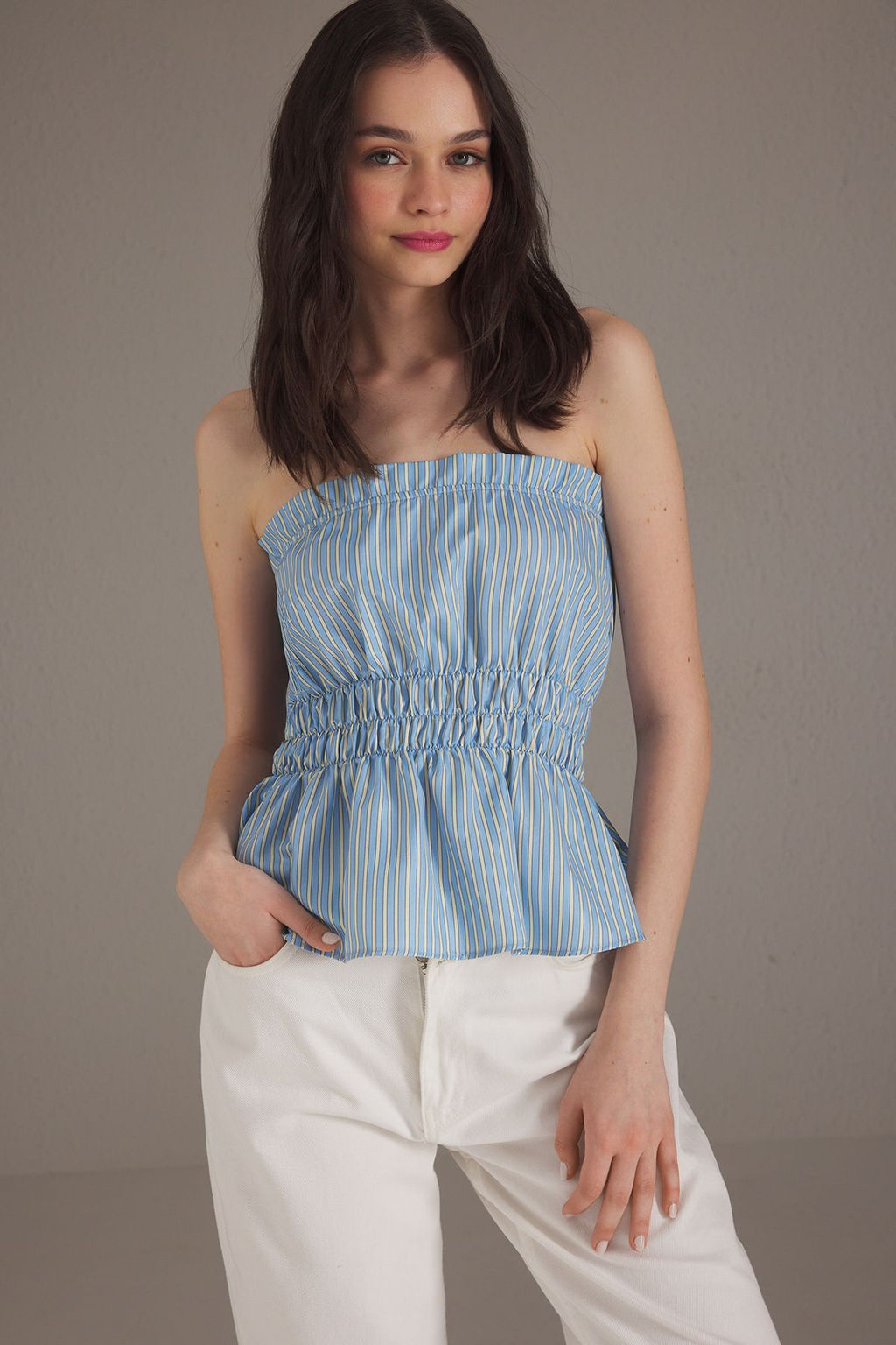 Mavi Straplez Cizgili Fitted Dokuma Bluz TWOSS25BZ00499 - Trendyolmilla фото 2