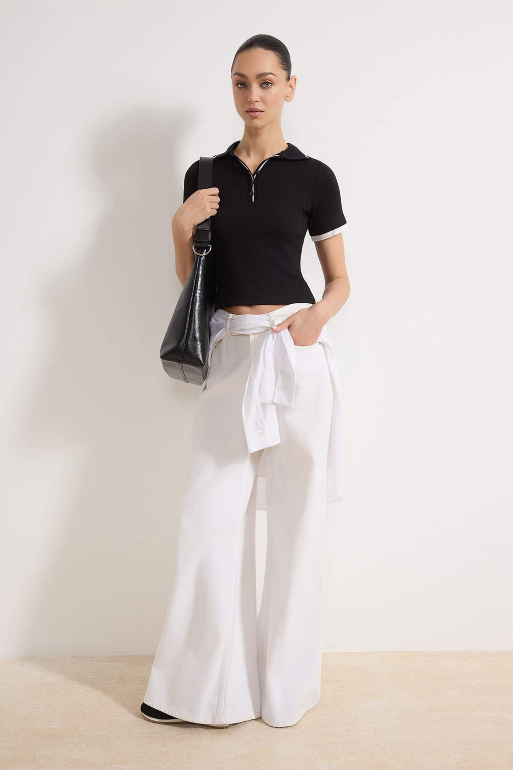 Siyah Fitted/Vucuda Oturan Polo Yaka K?sa Kollu Biyeli Fitilli Esnek Orme Bluz TWOSS26BZ00100