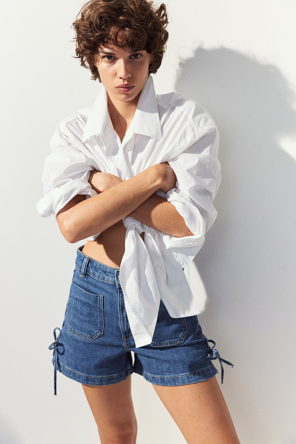 Vaquero corto con lazada decorativa - H&m фото 2