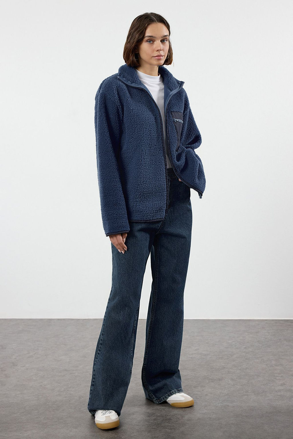 TRENDYOLMILLA Winter Essentials Gri Polar Fermuarl? Dik Yaka Uzun Kol Cep Detayl? Orme Sweatshirt TWOAW24SW00071  фото 20