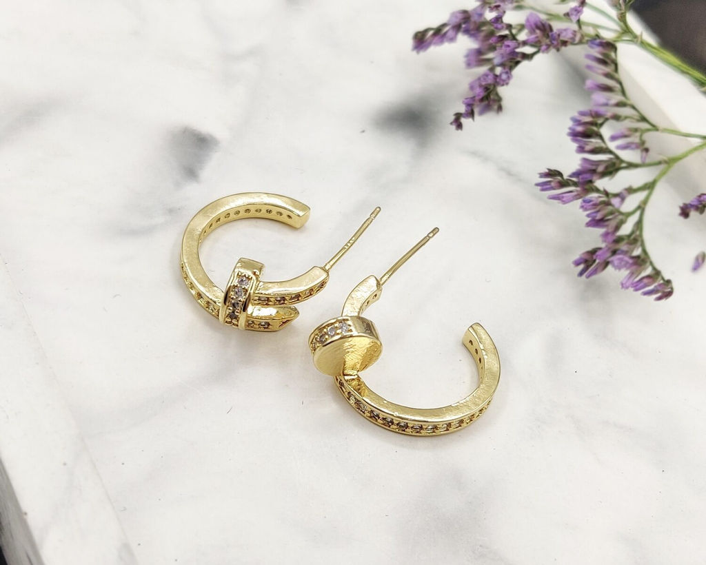 Серьги стильные