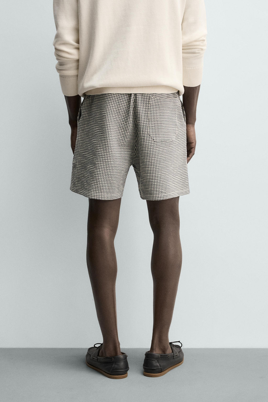 BERMUDA REGULAR FIT ESTRUCTURA SEERSUCKER / Crudo / Marino