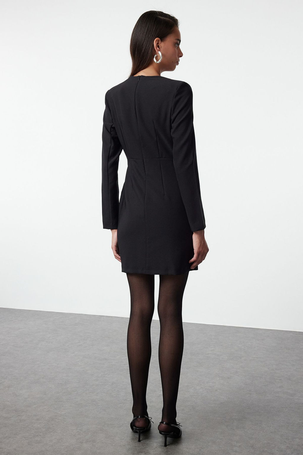 Trendyolmilla Siyah Fitted/Vucuda Oturan Tas Serit Detayl? Mini Dokuma Elbise TWOAW25EL00184  фото 5