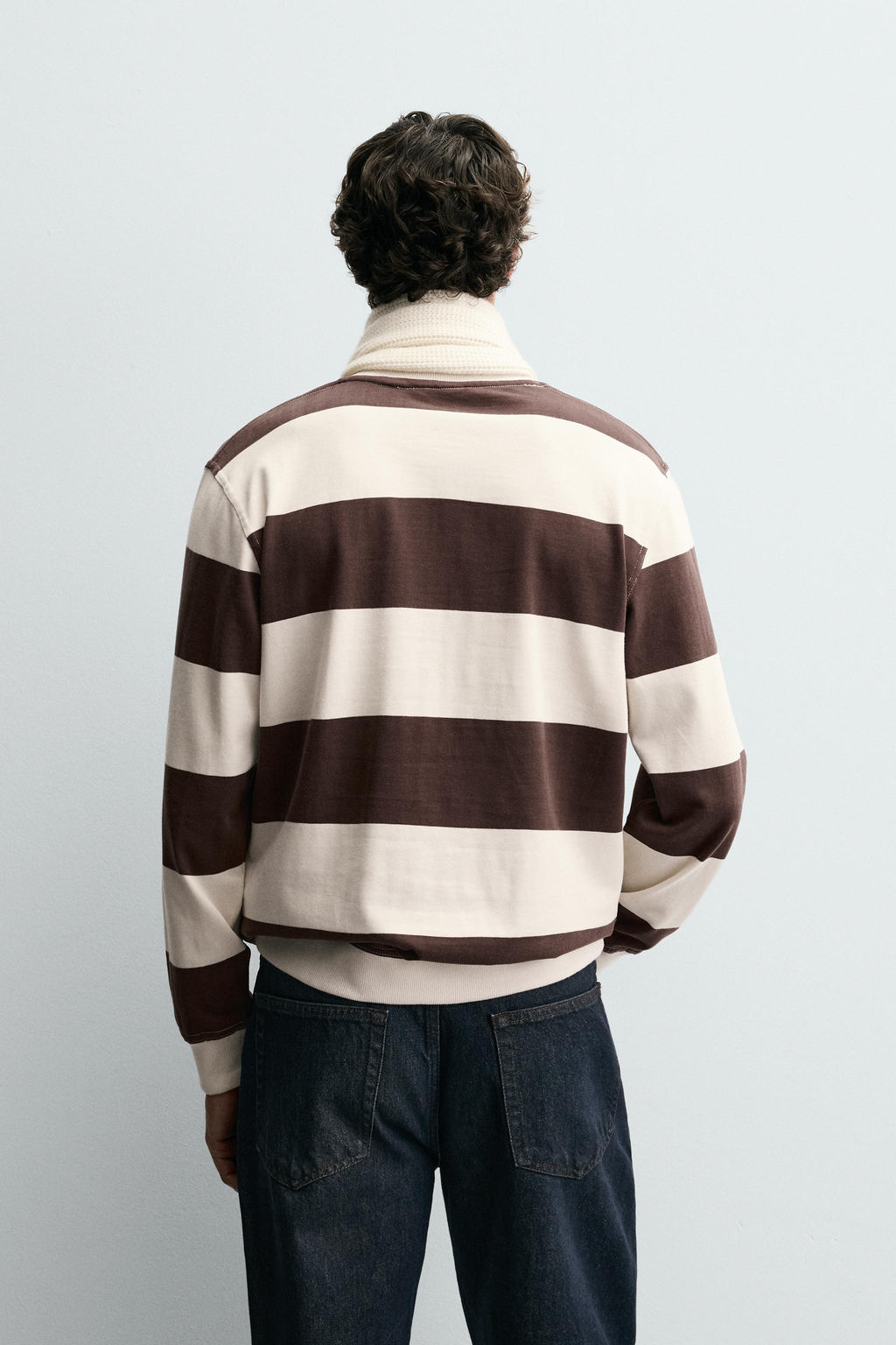 CONTRAST STRIPE SWEATSHIRT