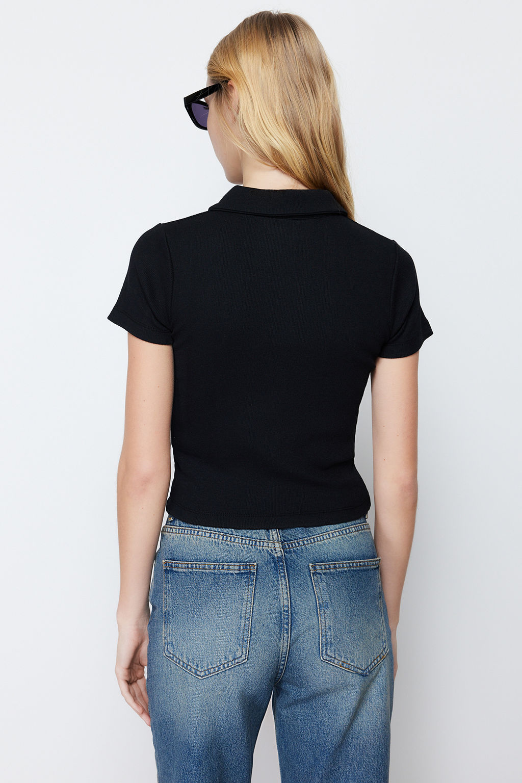 Siyah Fitilli Dikis Detayl? Polo Yaka Crop Esnek Orme Bluz TWOSS24BZ00366 - Trendyolmilla фото 5