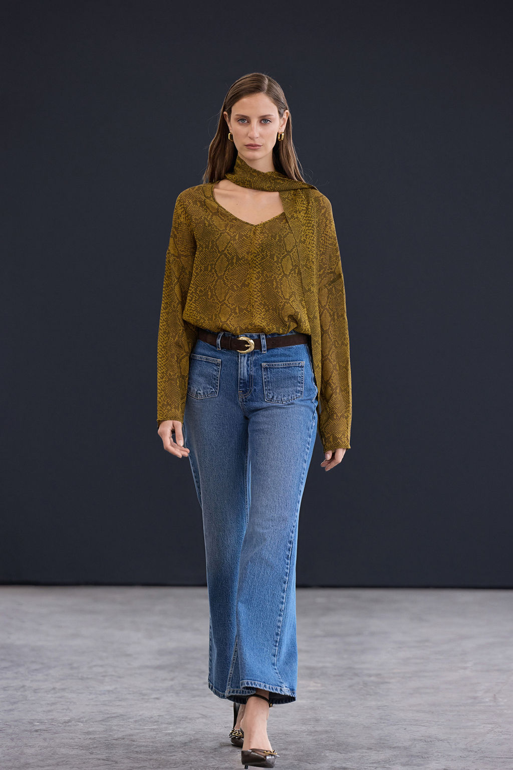 Trendyol Studio Yesil Animal Y?lan Desenli Sal Detayl? Transparan Dokuma Bluz TWOAW26BZ00275 - Trendyolmilla фото 4