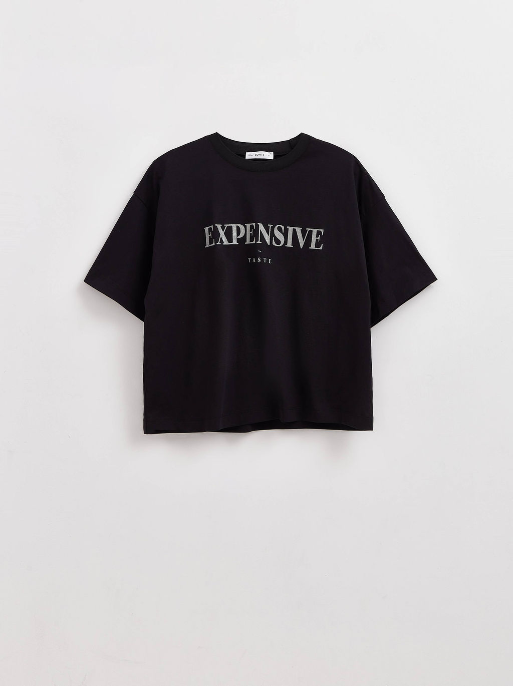 CONTE Свободная футболка из хлопка с рисунком Born in love LD 2675 black-expensive - Conte elegant фото 3