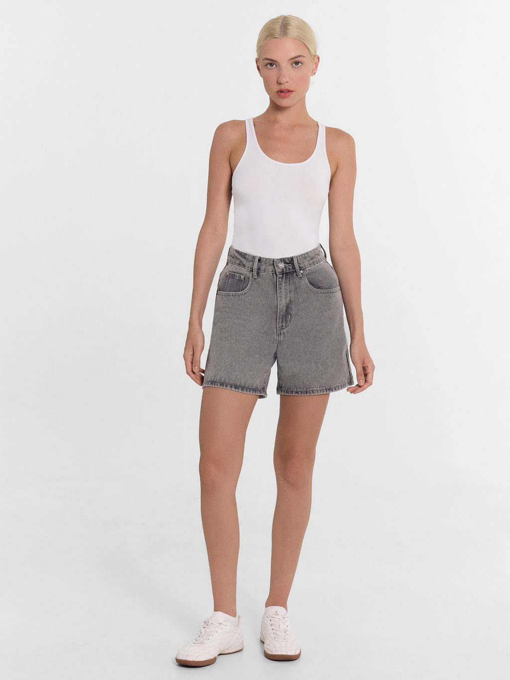 Шорты женские джинсовые в сером цвете светло -серый 2024-DS302-1 - Mark formelle фото 3