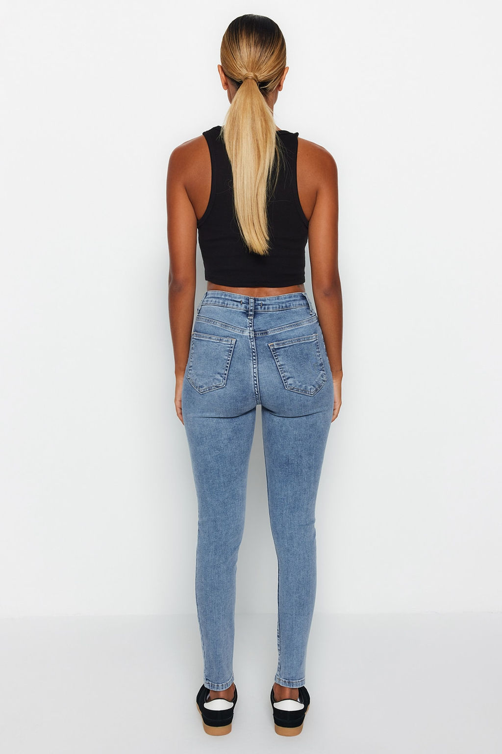 TRENDYOLMILLA Koyu Mavi Sekillendiren Etki Yuksek Bel Skinny Jeans TWOAW24JE00070  фото 13
