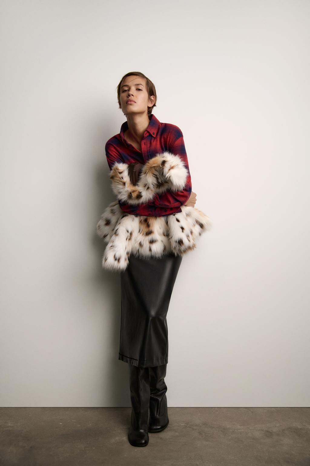 FAUX LEATHER SLIT SKIRT ZW COLLECTION - Zara фото 5