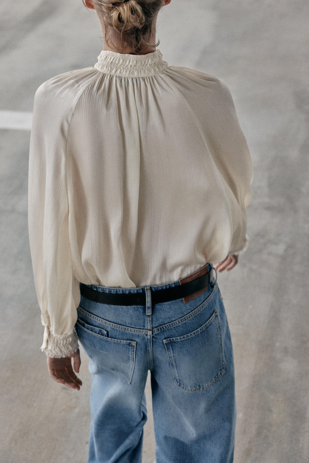 BLUSA SATINADA CUELLO SUBIDO / Crudo - Zara фото 6