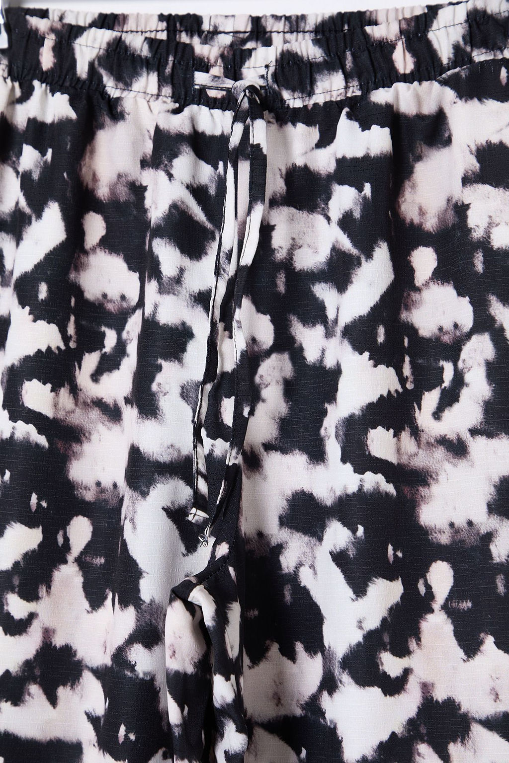 TRENDYOLMILLA Siyah Beli Lastikli Wide Leg/Genis Paca Batik Desenli Dokuma Pantolon TWOSS25PL00005  фото 9