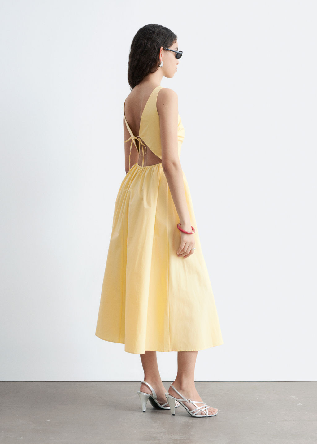 Vestido midi con lazo en la espalda - H&m фото 4