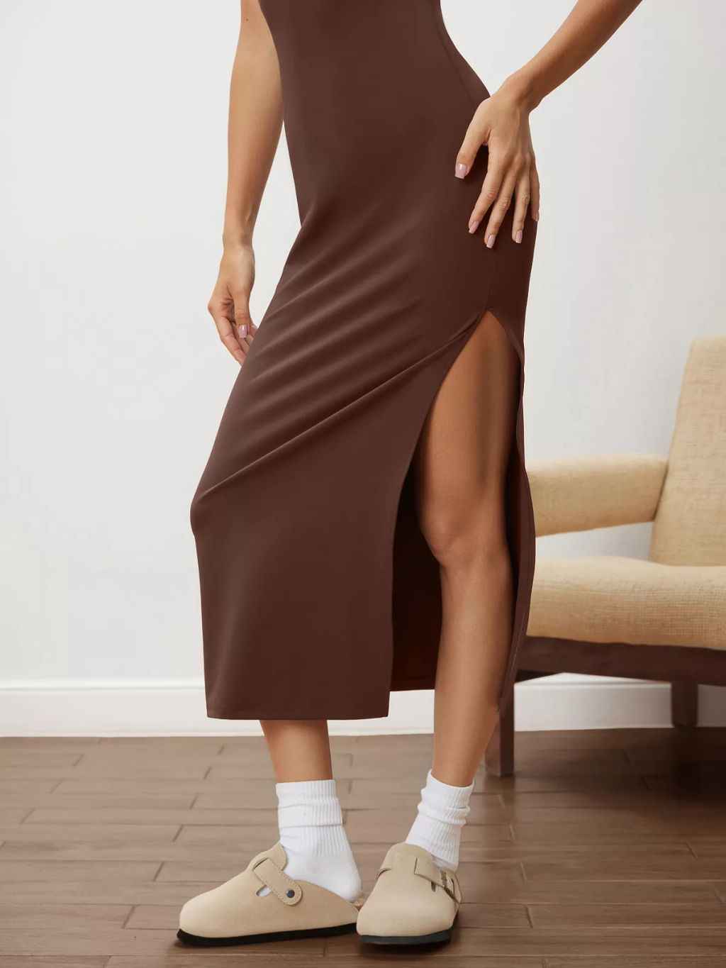 Платье на тонких бретелях