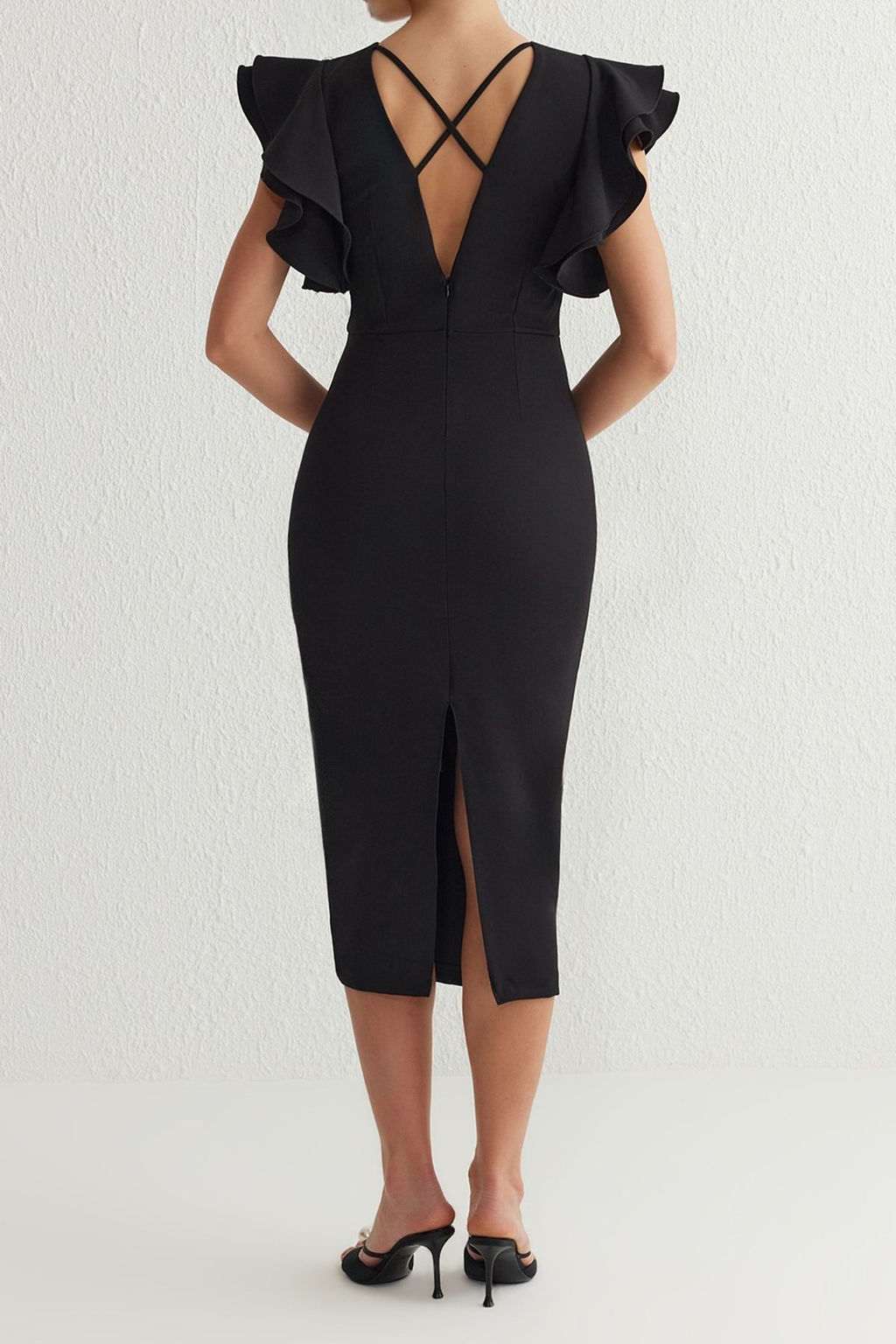 Siyah Vucuda Oturan Volan Detayl? S?k Abiye Gece Mezuniyet Elbisesi TPRSS25EL00095