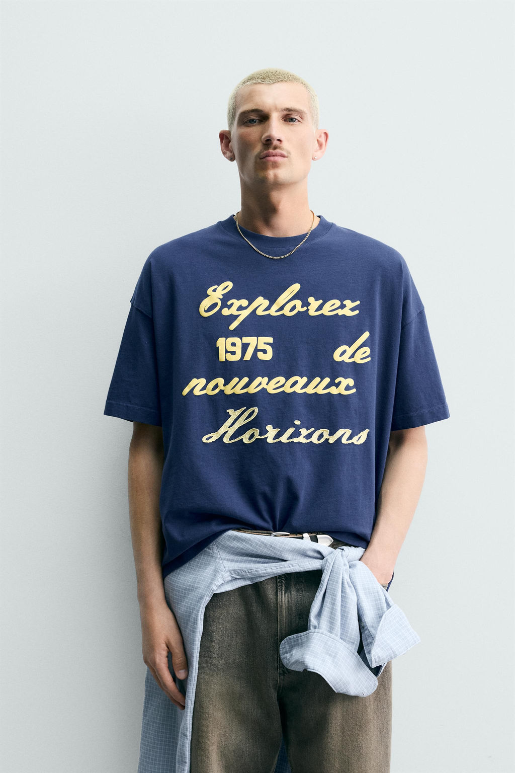 CAMISETA  BORDADO ESTAMPADO COMBINADOS / Marino