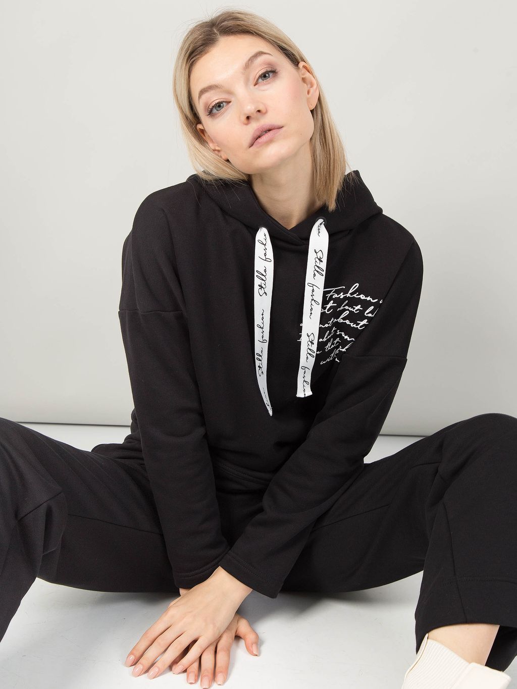 Джемпер из футера с капюшоном - Stilla фото 4