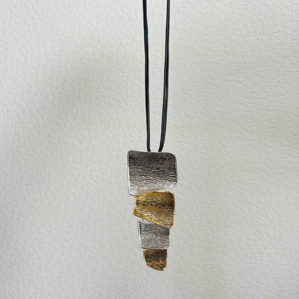 701718390 Колье