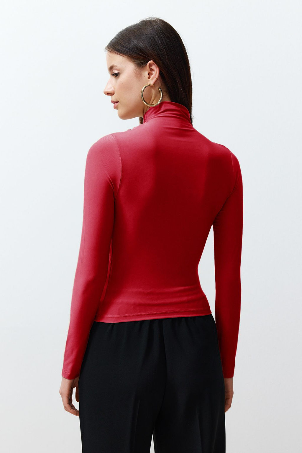 Trendyolmilla Siyah Buzgulu Kare Yaka Vucuda Oturan Esnek Orme Bluz TWOSS24BZ00487 фото 4