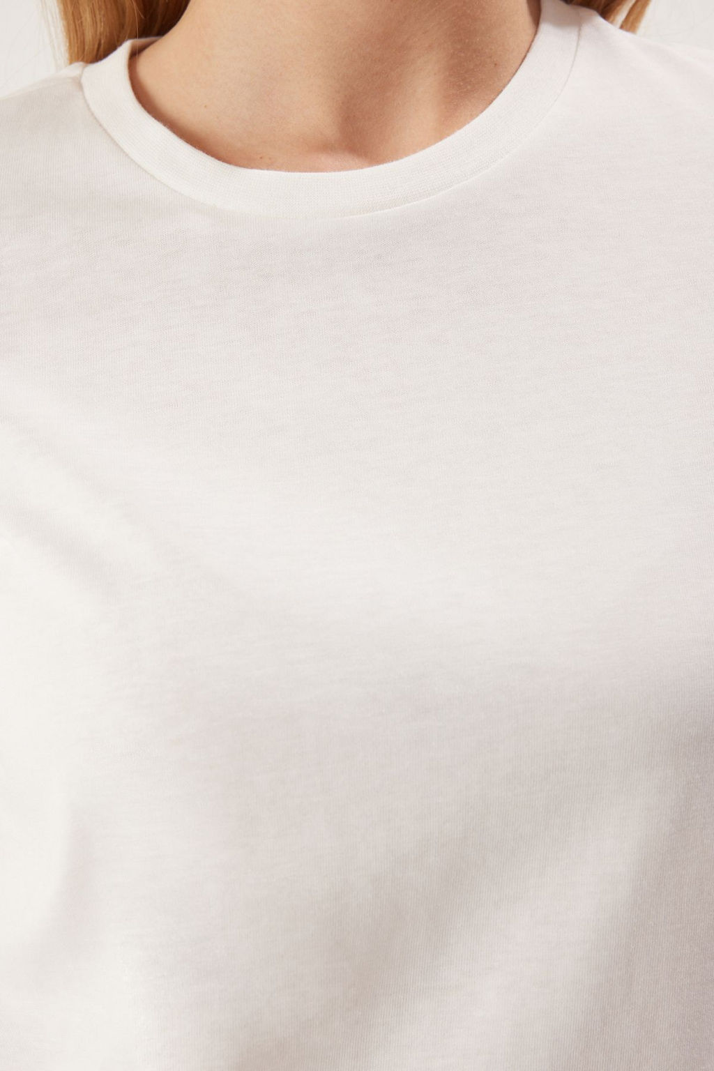 TRENDYOLMILLA Ekru Dantel Detayl? Regular/Normal Kal?p Orme T-Shirt TWOSS25TS00015  фото 4