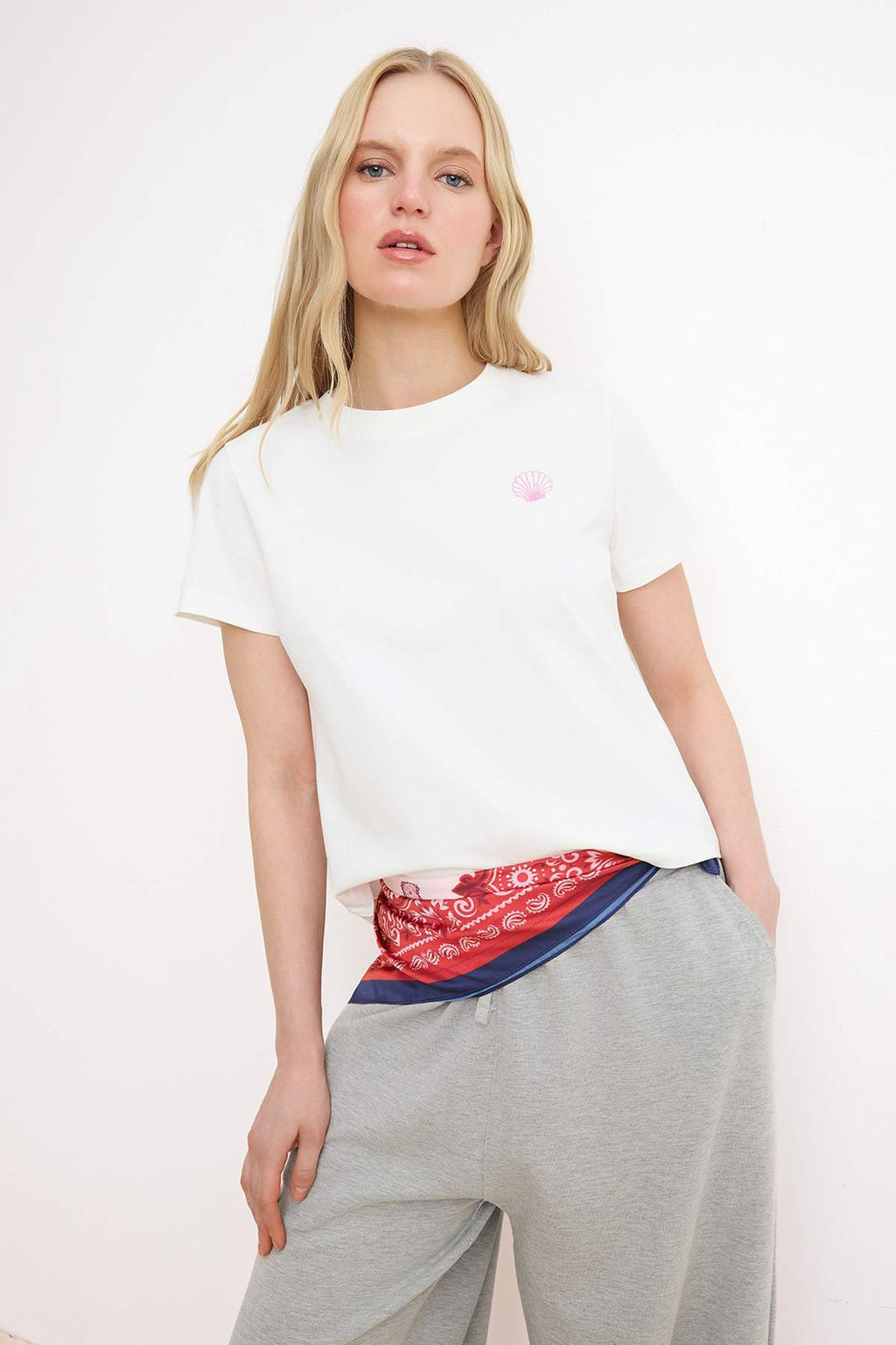 Ac?k Mavi Bask?l? Regular/Normal Kal?p K?sa Kollu %100 Pamuk Orme T-Shirt TWOSS26TS00124 - Trendyolmilla фото 5