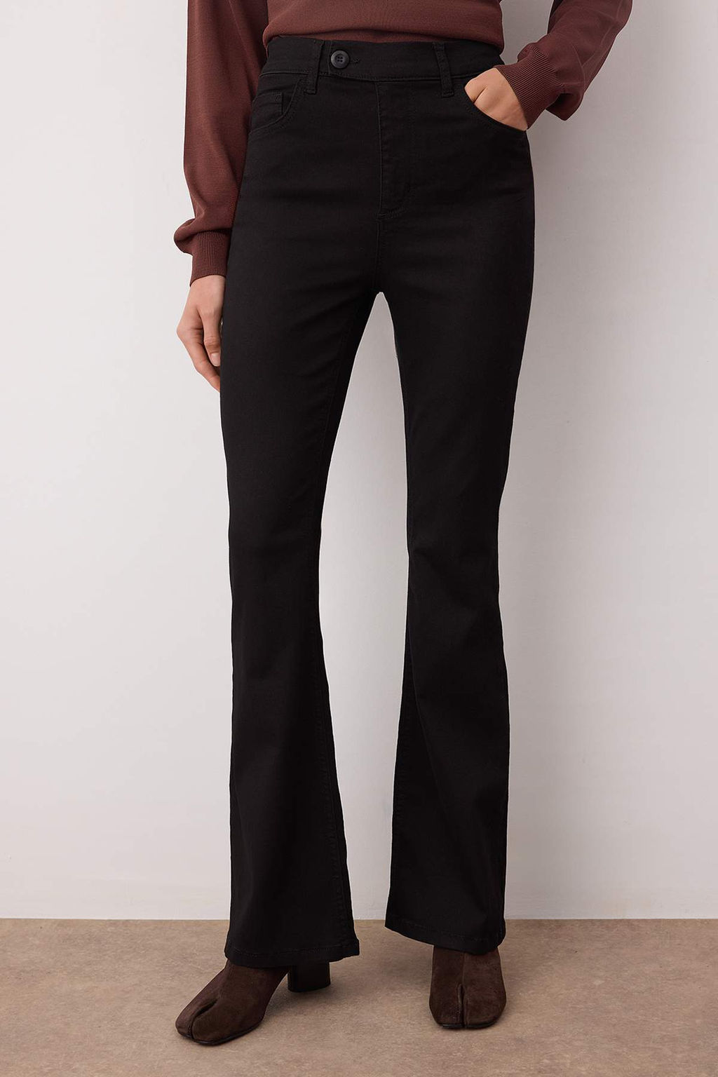 Siyah Yuksek Bel Comfort Dugme Detayl? Flare Jeans TWOAW26JE00240 - Trendyolmilla фото 3