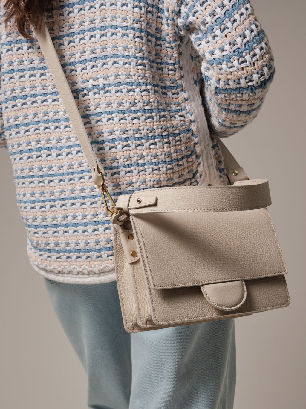 Сумка кожаная через плечо Deboro 30574 светлый крем