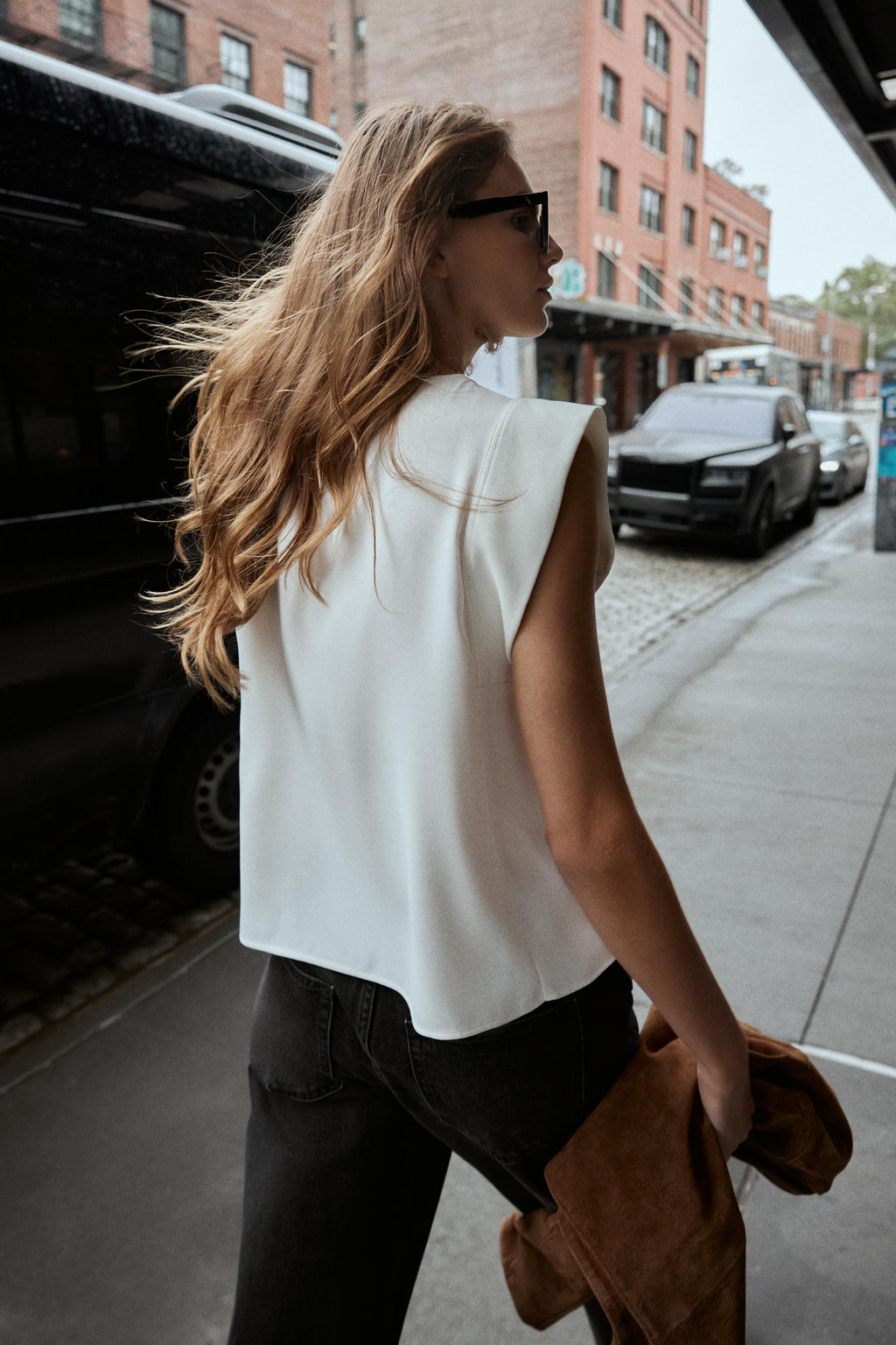 SLEEVELESS TOP WITH DEFINED SHOULDERS - Zara фото 3