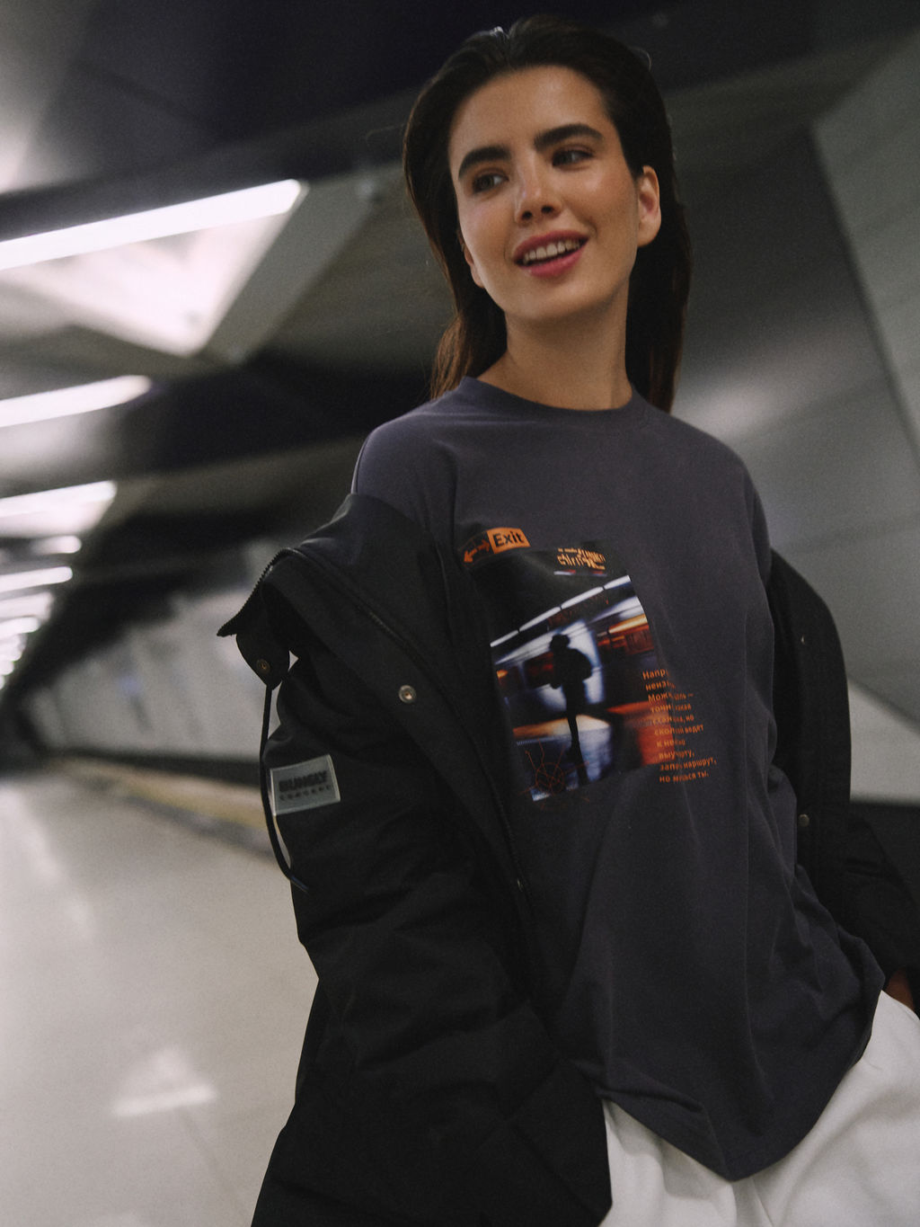 Лонгслив оверсайз с велюровым эффектом "Графит" женский