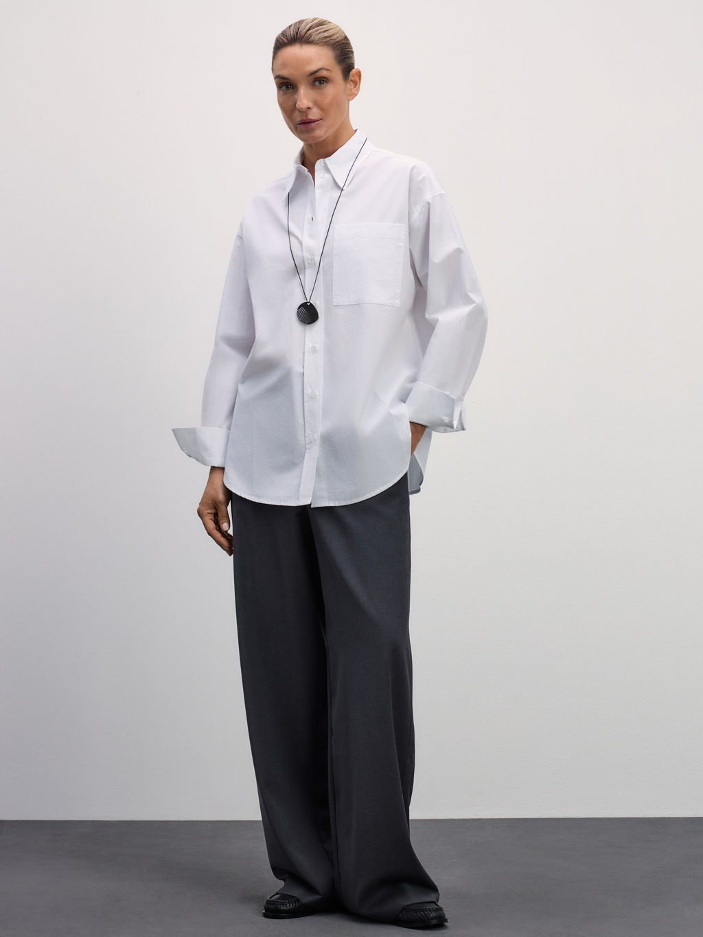 Рубашка оверсайз из хлопка с карманом / Zarina фото 2