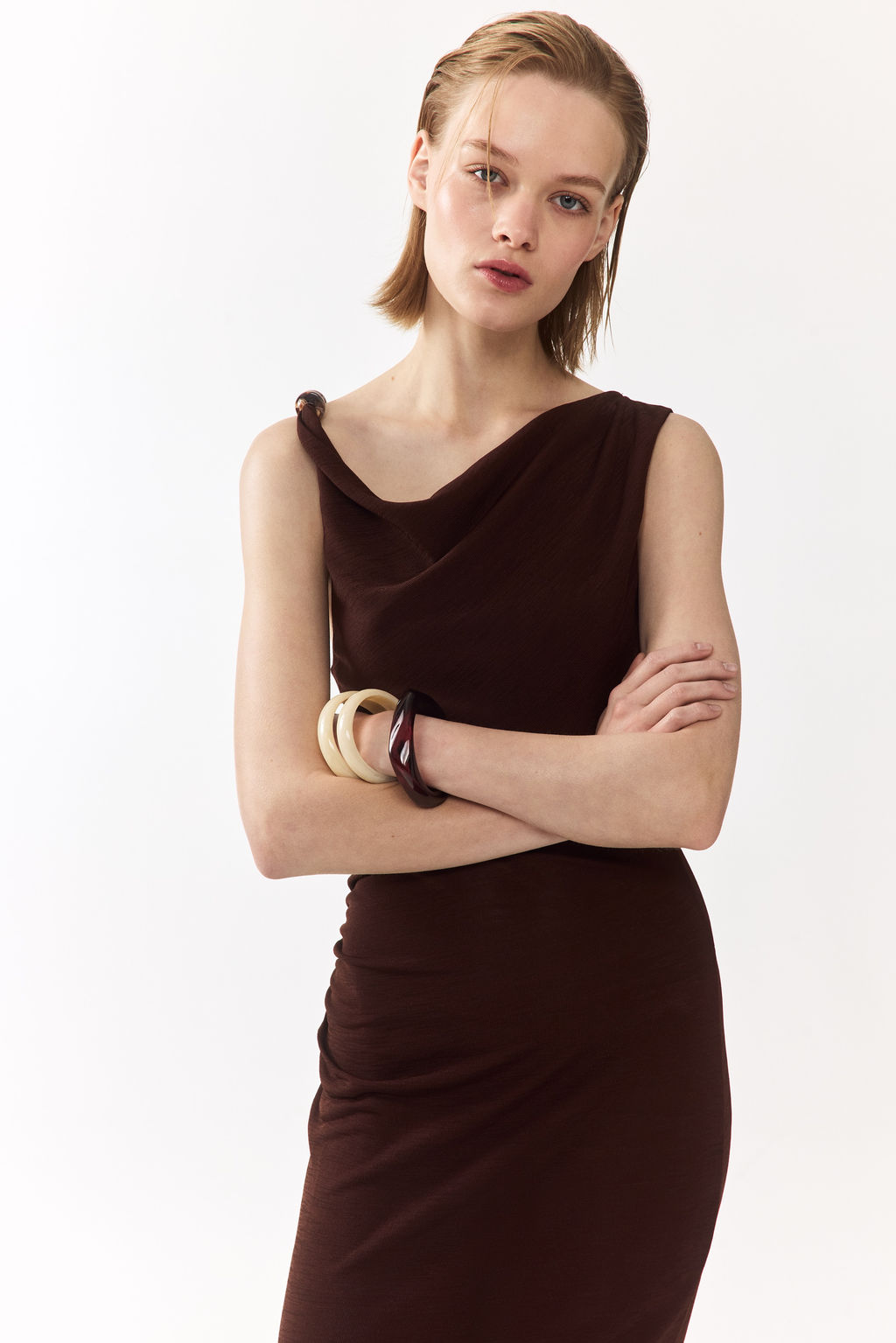 Vestido con escote drapeado y cuentas decorativas - H&m фото 2