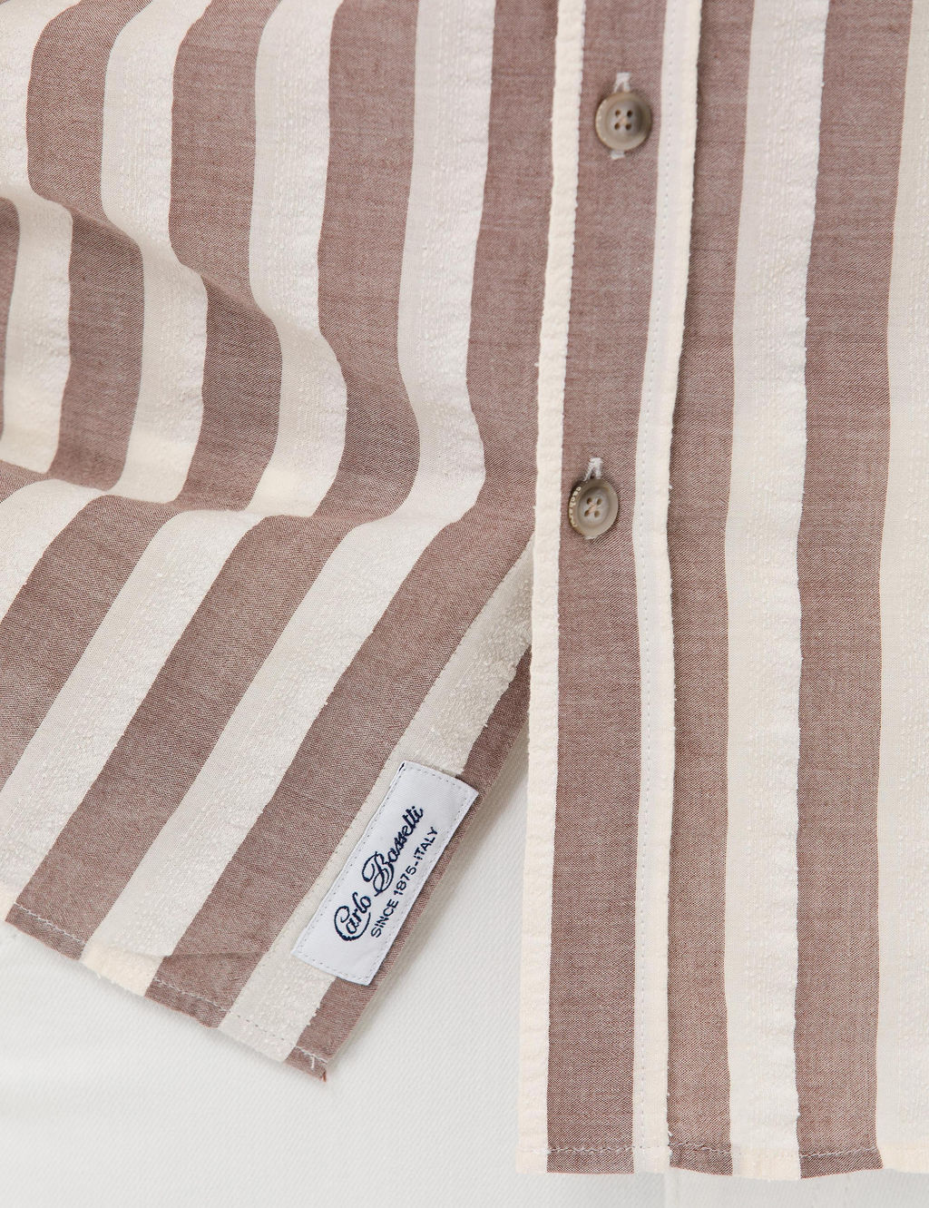 Коричневая приталенная рубашка в полоску с длинным рукавом