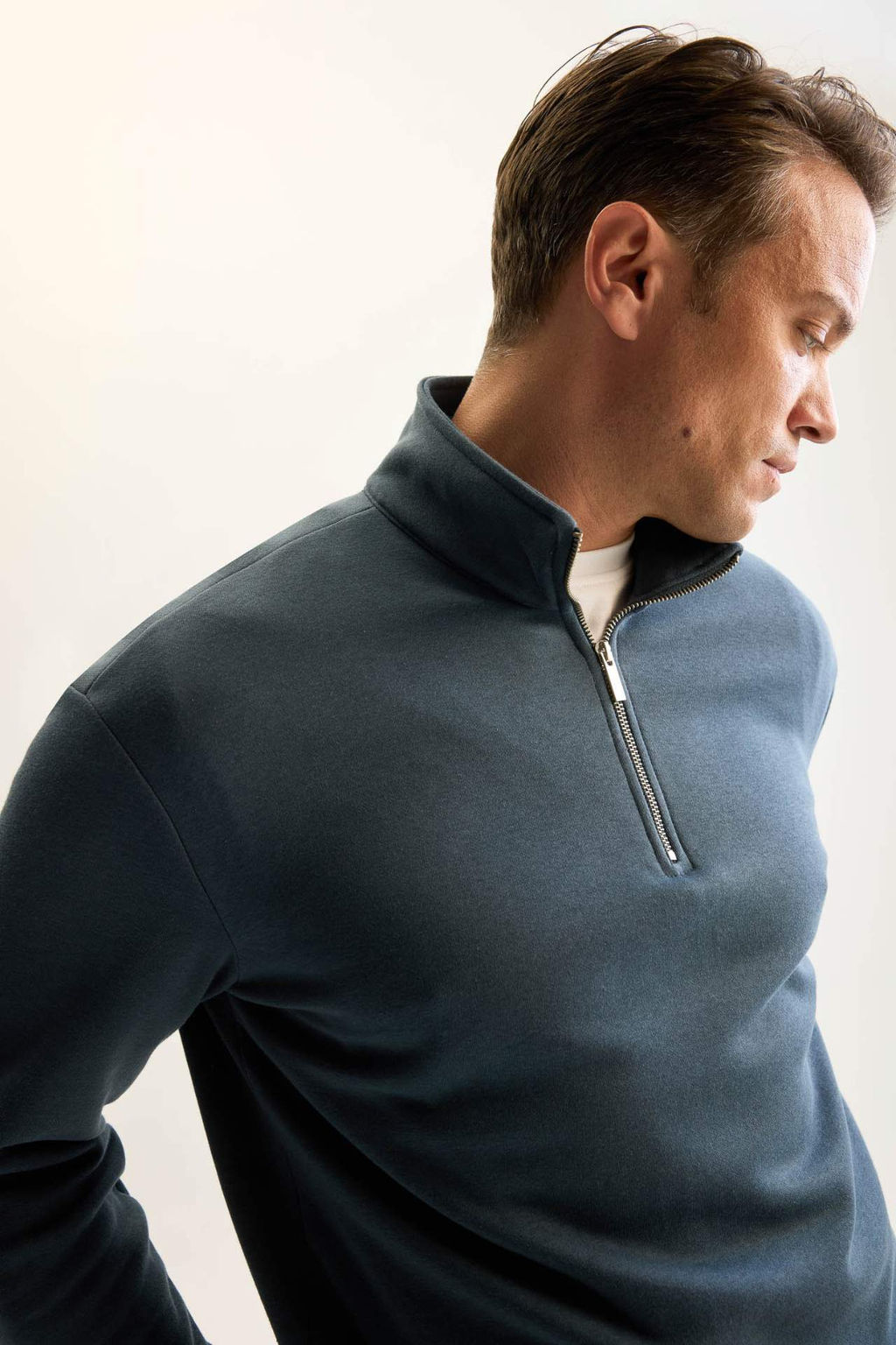 Siyah 3 Iplik Pamuklu Sardonlu Ici Polarl? Comfort Regular Fit Rahat Kal?p Dik Yaka Fermuarl? Kal?n Sweatshirt - Defacto фото 2