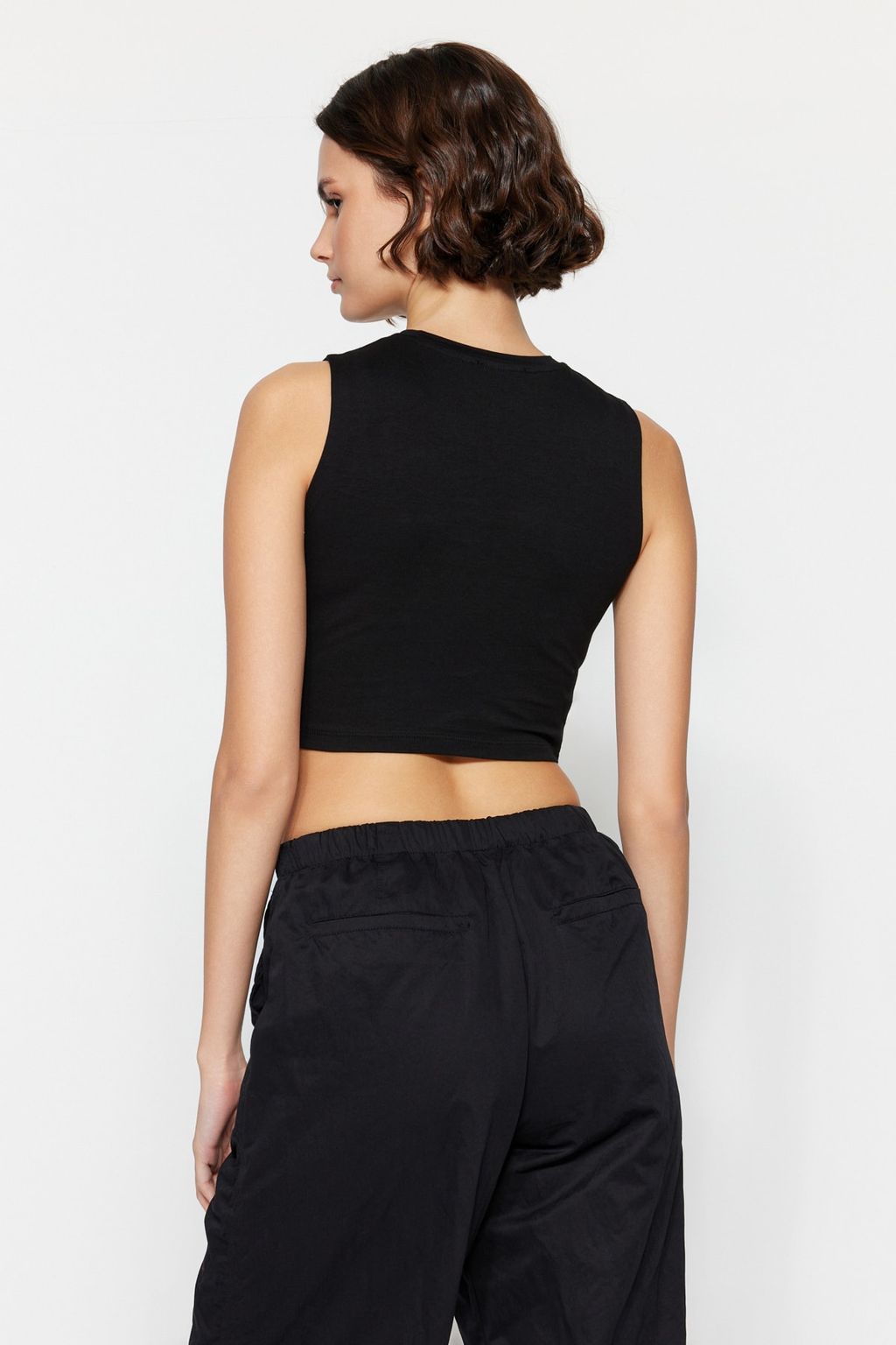 Siyah-Beyaz 2li Paket Kolsuz Crop Pamuklu Esnek Orme Atlet TWOSS23AL00010