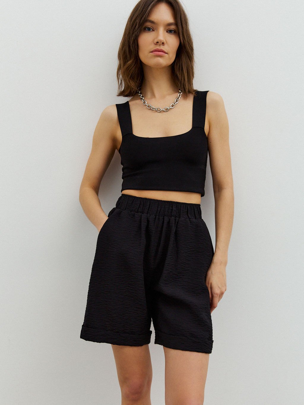 Шорты их сжатой вискозы