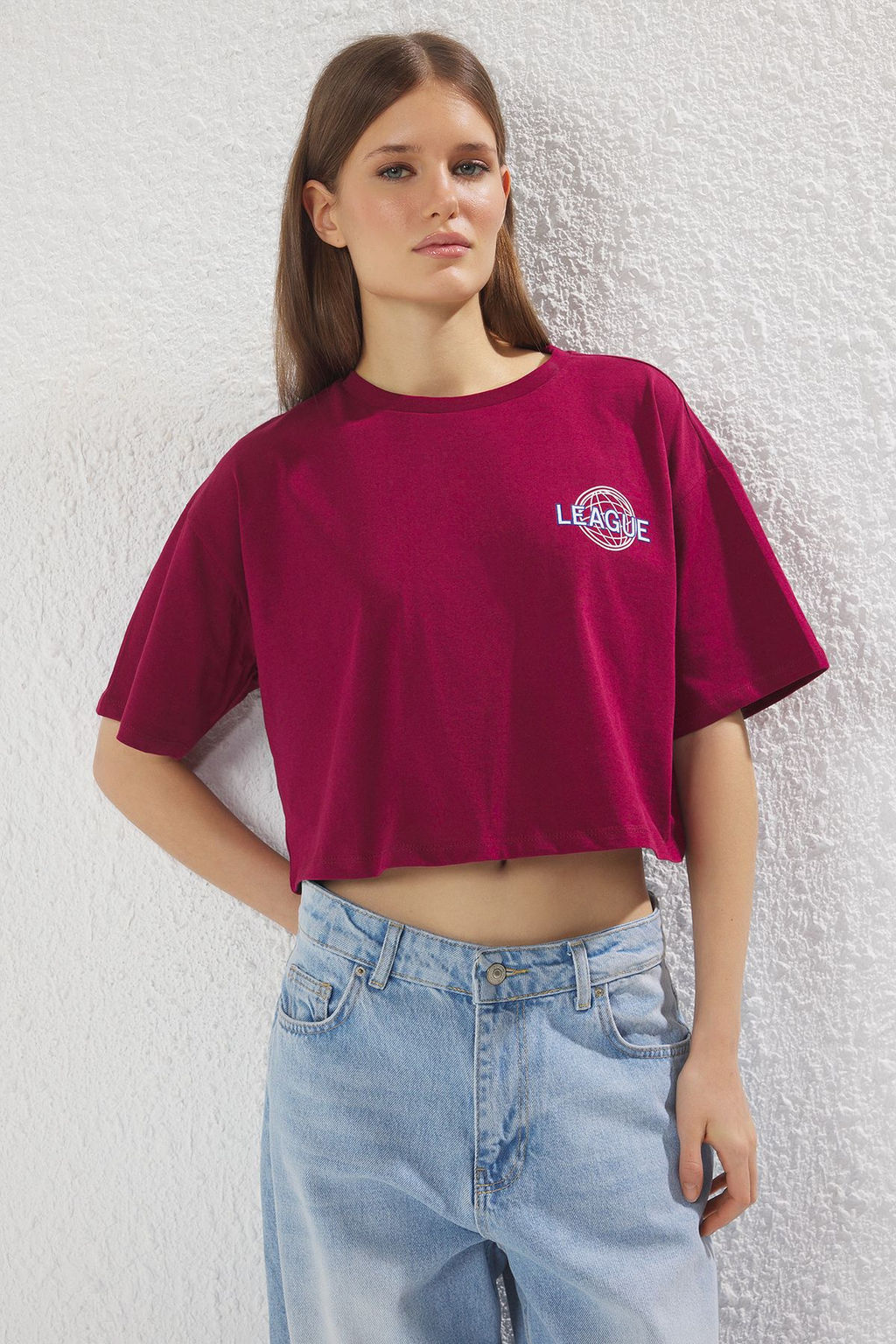 TRENDYOLMILLA Visne Curugu %100 Pamuk Relaxed Crop/Rahat K?sa Kesim S?rt ve On Bask?l? Orme T-Shirt TWOSS25TS00165 фото 5